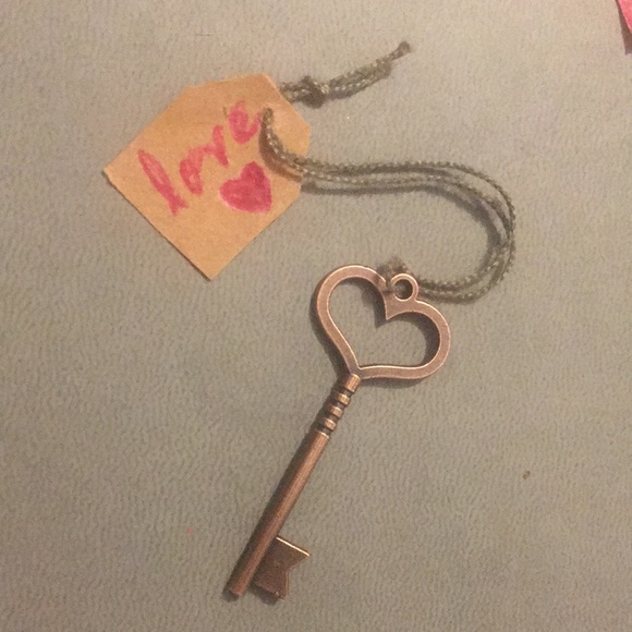 🌸🗝💗Key to my heart charm - Picture 3 of 5